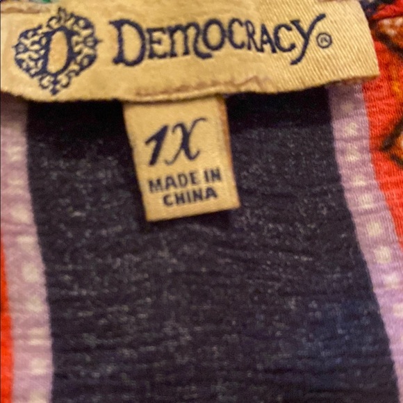 Democracy Multicolored V-Neck 3/4 Sleeve Relaxed Blouse. Size 1X. - Picture 12 of 14